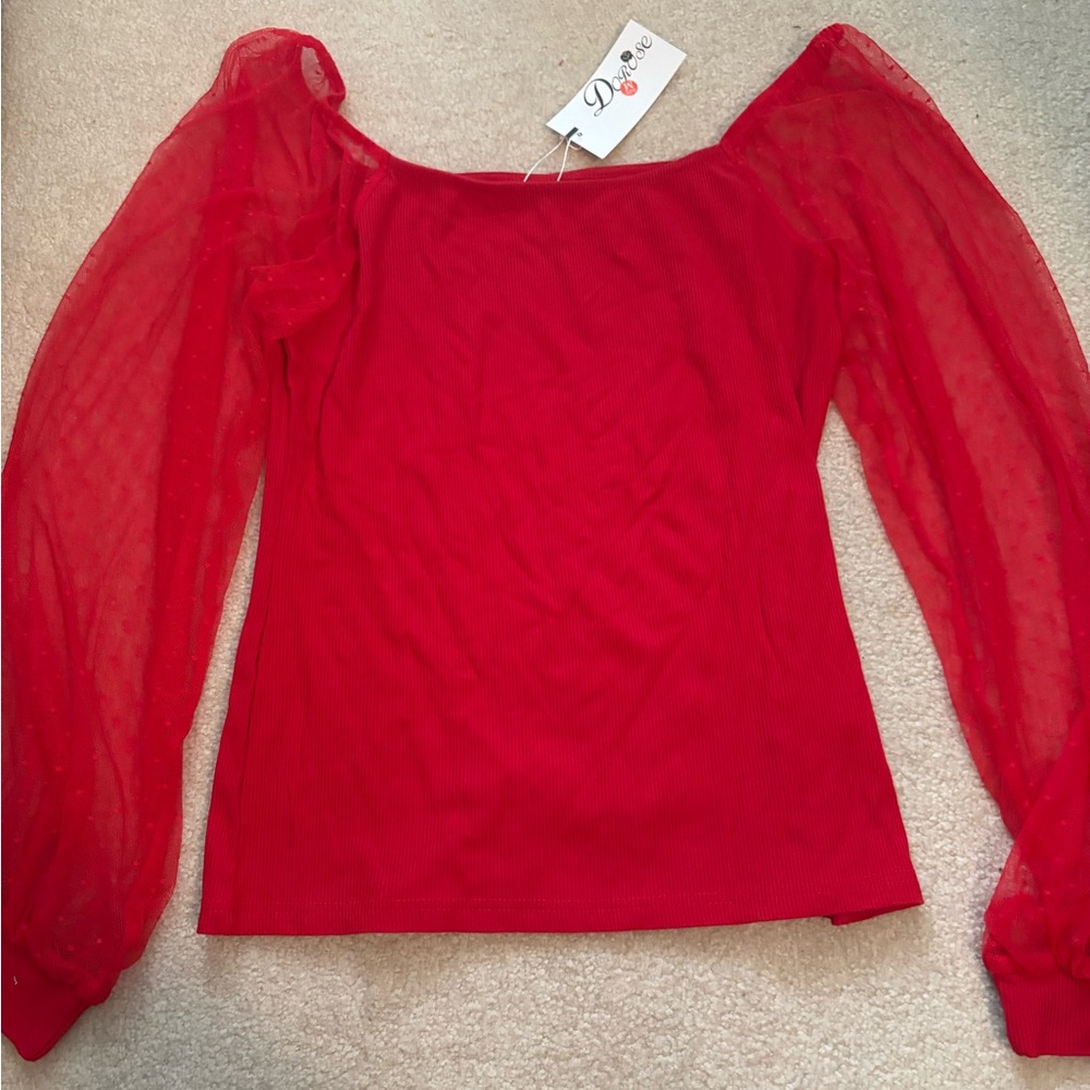 M - NWT Top